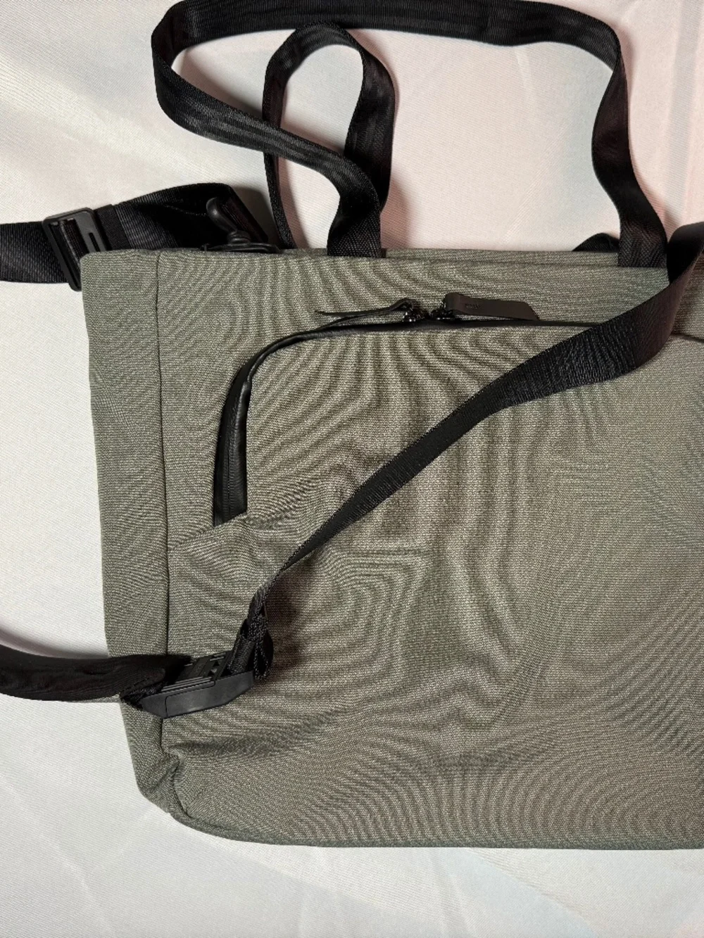 ALPAKA Metro Tote 14L Everyday Tech Travel Laptop Bag Green